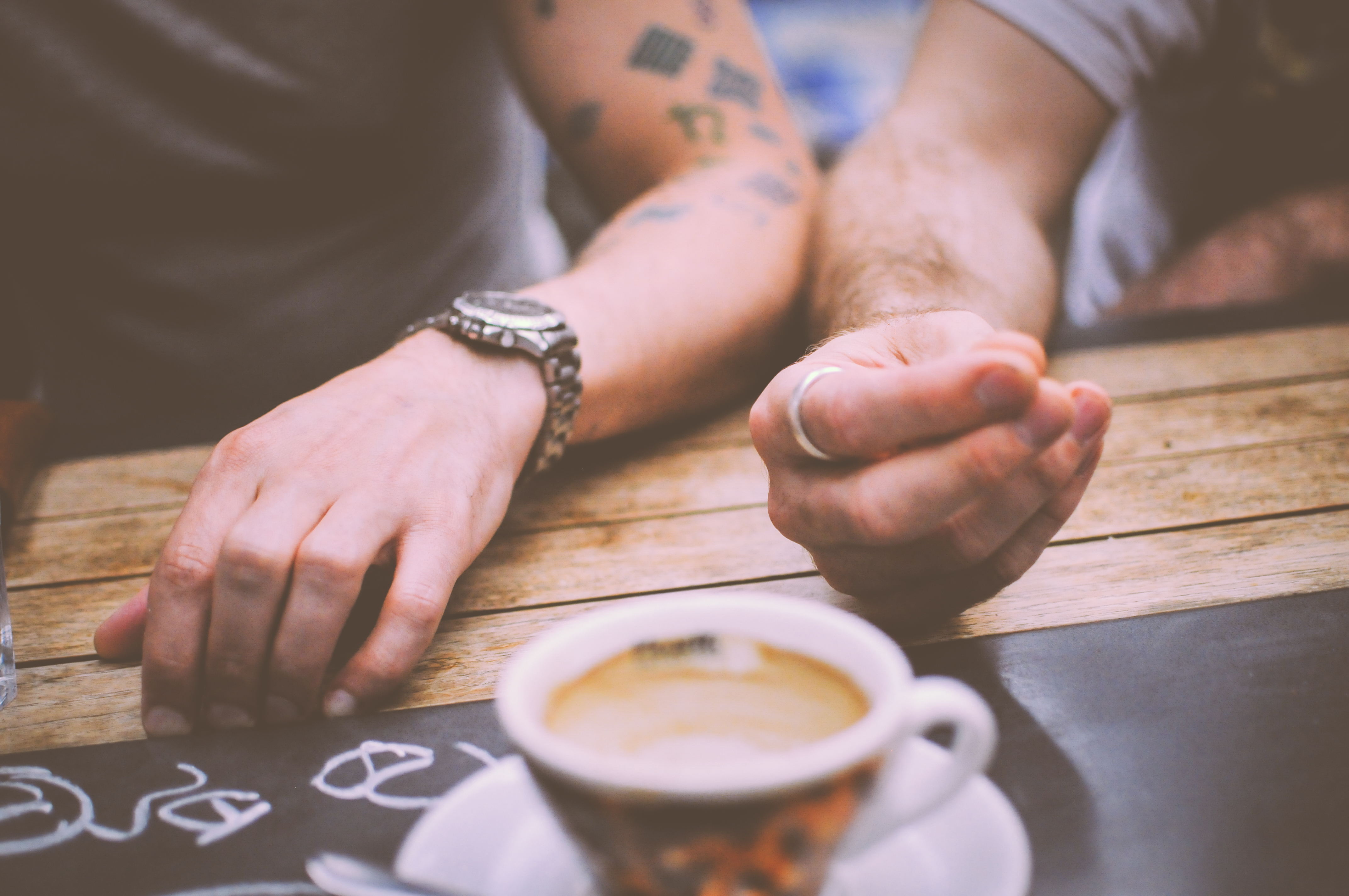 restaurant-hands-people-coffee